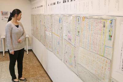 子どもたちが記者体験 取材記事を壁新聞で紹介 31日まで 石巻ニューゼで展示 発見！地域の特ダネ、小ネタ