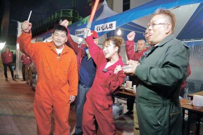 石巻おでんアツくアピール　初の振る舞い会 サンド「ウマーベラス」と舌鼓